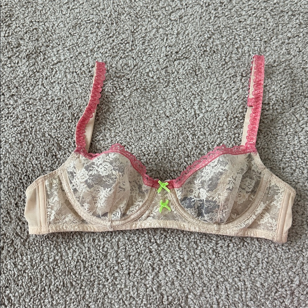 Heidi Klum Intimates Nude underwire Lace Bra with Green and pink accent
